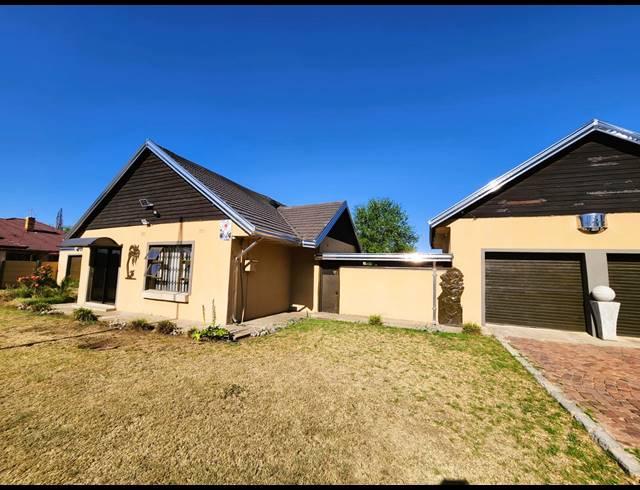 4 BEDROOM HOUSE FOR SALE IN VEREENIGING CENTRAL